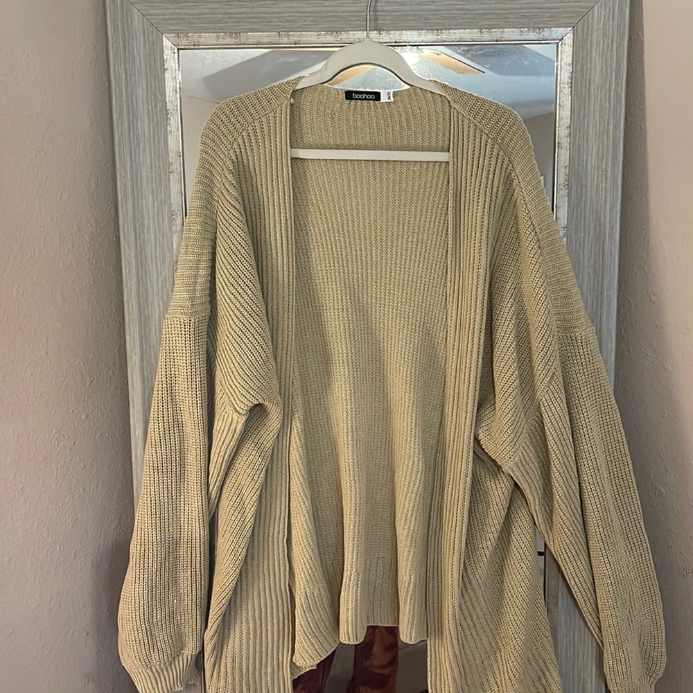 NEW BOOHOO CARDIGAN